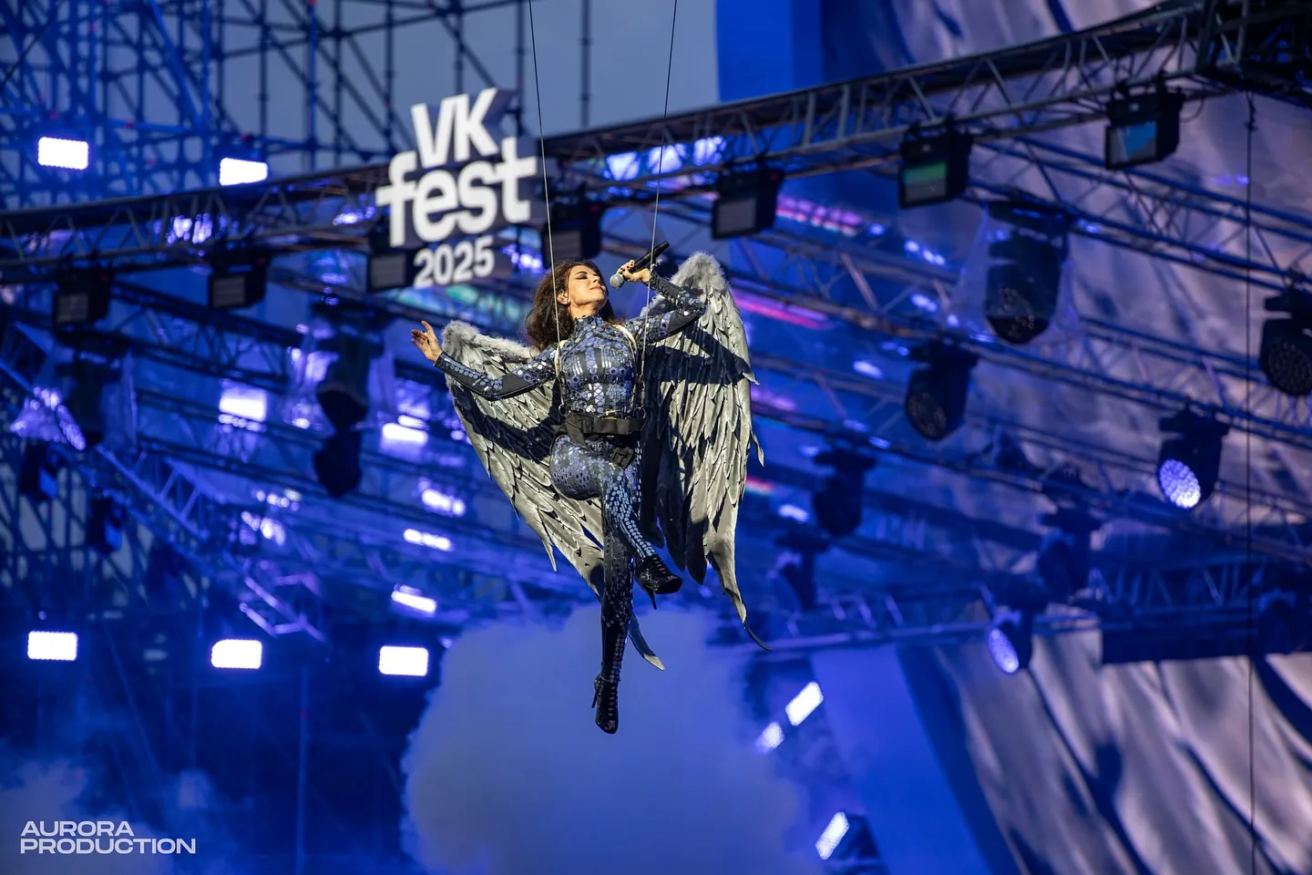 VK Мегамикс на @vk_fest Москва, Лужники Режиссёр – @reznikovaa Помощник режиссёра – @svetlanka_us Продюсер РПГ – @darina.gayda Выпу 26.webp