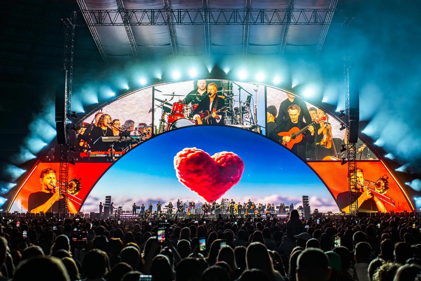 OOPS TEAM FOR LEONID AGUTIN @agutinleonid MOSCOW July 26, 2025 Venue - @luzhniki_official _ Stage design, show programming_ @oops_team Organization of the concert_ @melnitsa_ca Content_ @oops_team, @m 3.webp