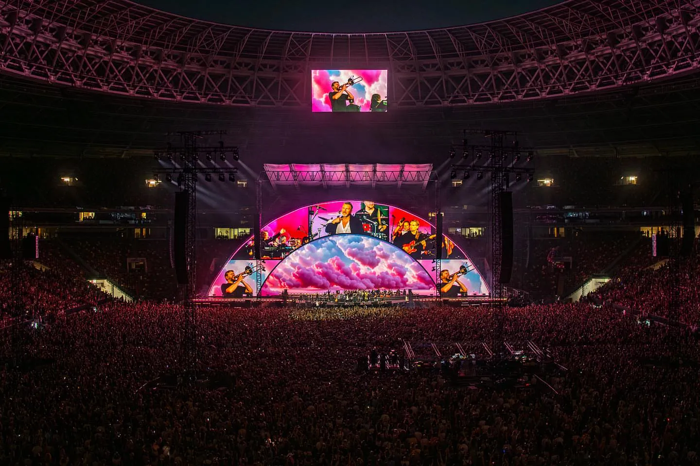 OOPS TEAM FOR LEONID AGUTIN @agutinleonid MOSCOW July 26, 2025 Venue - @luzhniki_official _ Stage design, show programming_ @oops_team Organization of the concert_ @melnitsa_ca Content_ @oops_team, @m 5.webp