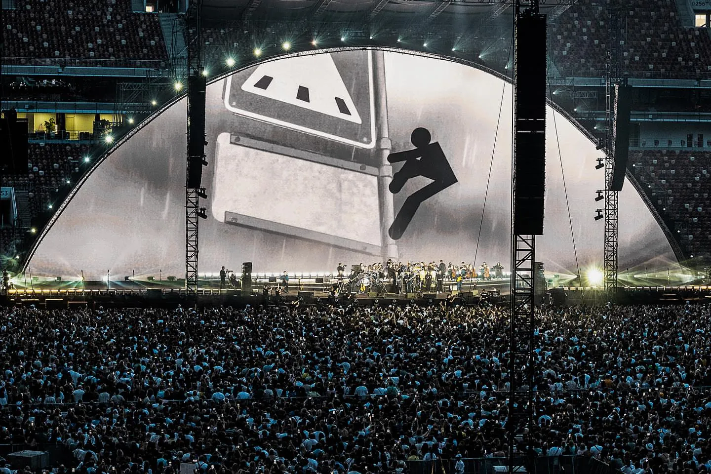 OOPS TEAM FOR LEONID AGUTIN @agutinleonid MOSCOW July 26, 2025 Venue - @luzhniki_official _ Stage design, show programming_ @oops_team Organization of the concert_ @melnitsa_ca Content_ @oops_team, @m 7.webp