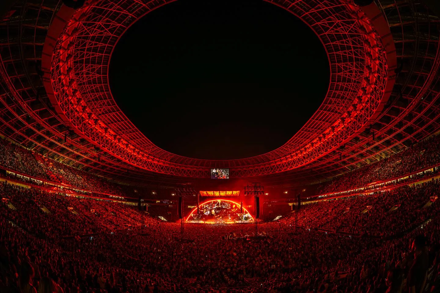 OOPS TEAM FOR LEONID AGUTIN @agutinleonid MOSCOW July 26, 2025 Venue - @luzhniki_official _ Stage design, show programming_ @oops_team Organization of the concert_ @melnitsa_ca Content_ @oops_team, @m 6.webp