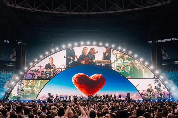 OOPS TEAM FOR LEONID AGUTIN @agutinleonid SAINT PETERSBURG June 28, 2025 Venue - @gazpromarena _ Stage design, show programming_ @oops_team Organization of the concert_ @melnitsa_ca Content_ @oops_tea 3.webp
