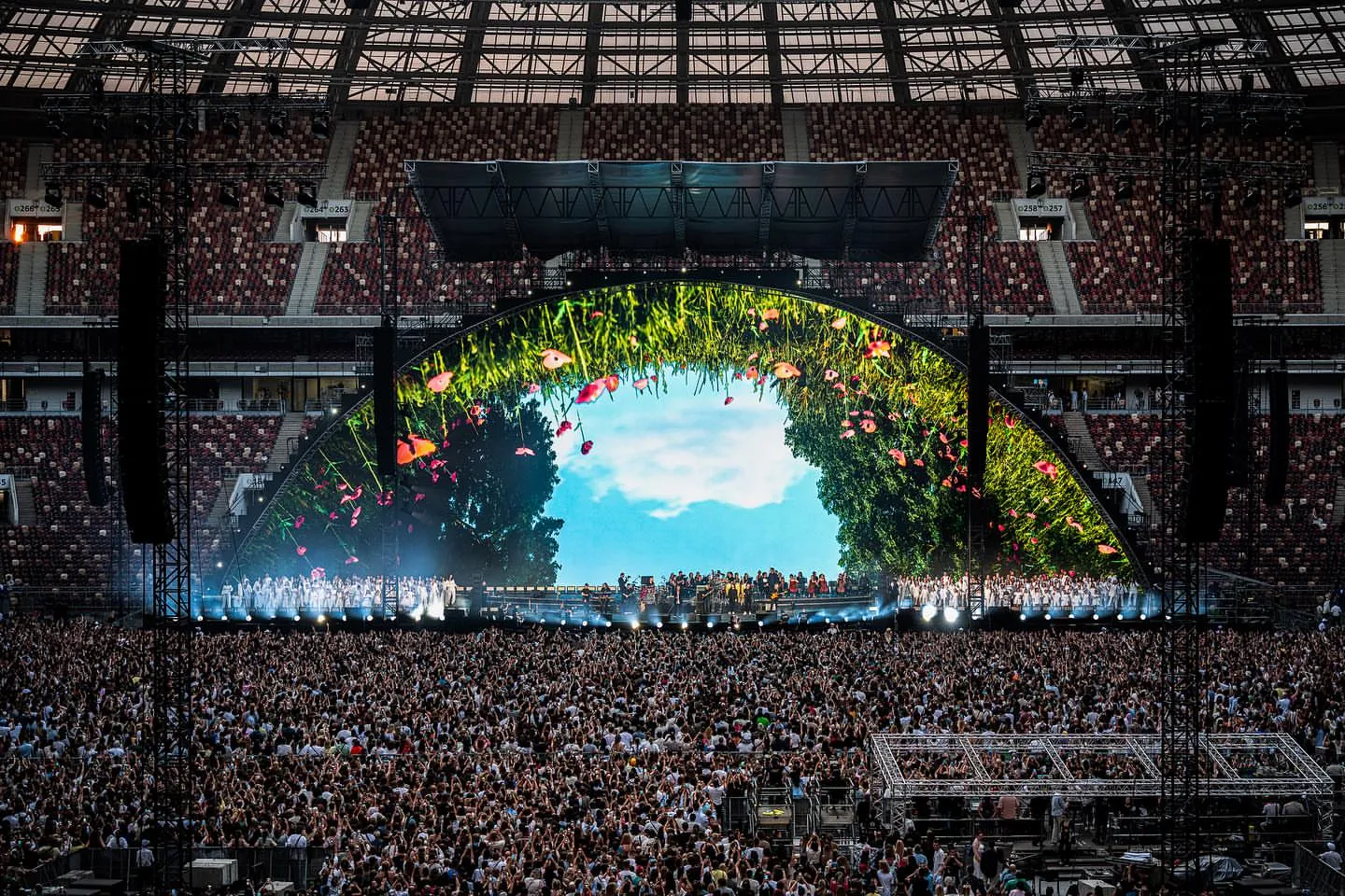 OOPS TEAM FOR LEONID AGUTIN @agutinleonid MOSCOW July 26, 2025 Venue - @luzhniki_official _ Stage design, show programming_ @oops_team Organization of the concert_ @melnitsa_ca Content_ @oops_team, @m 2.webp